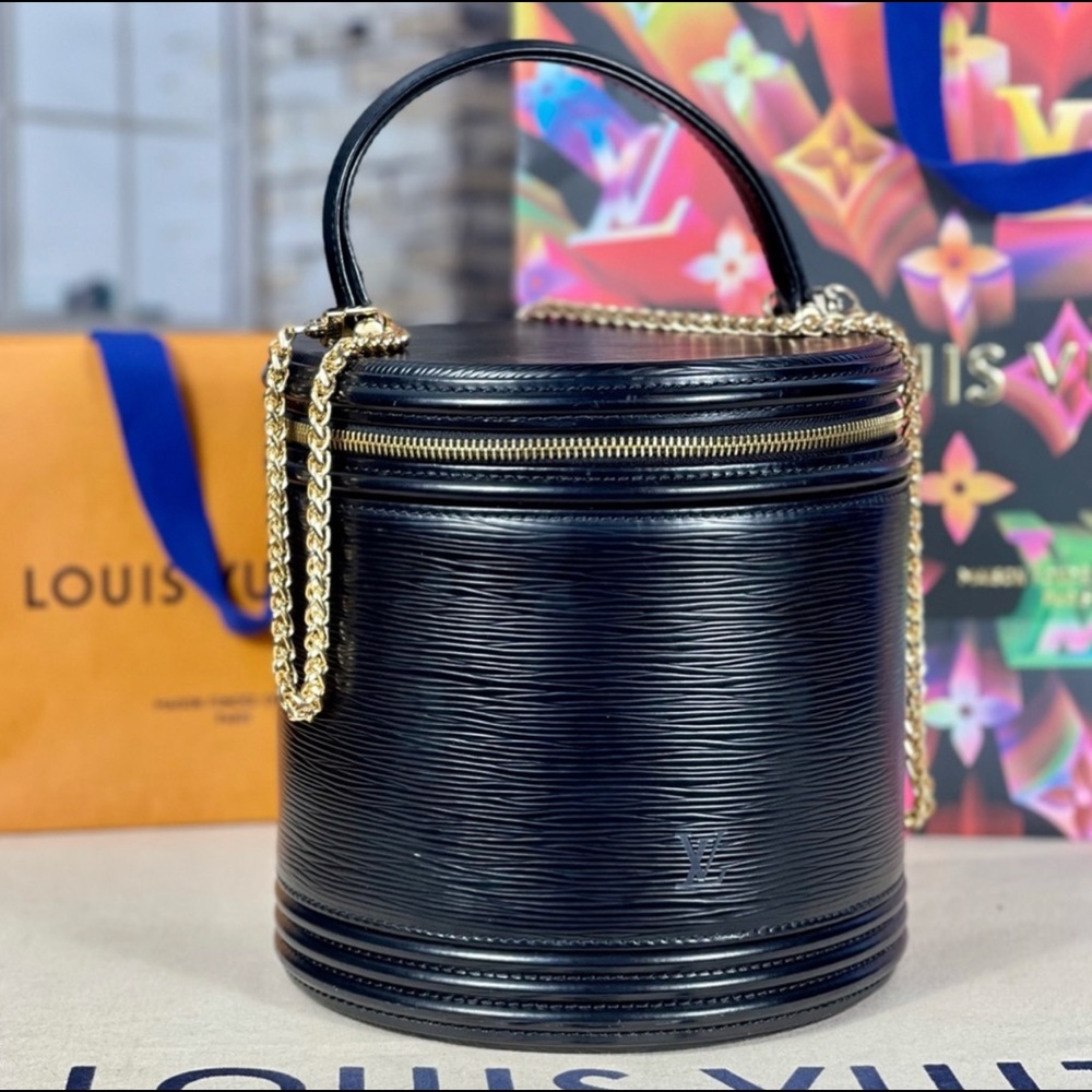 🚨SOLD🚨🔥RARE🔥 Louis Vuitton Cannes in Epi Leather